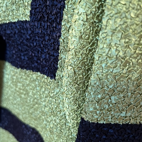 Berek Crinkle Top Green Black Geometric One Button Abstract Womens Sz M - Picture 4 of 6